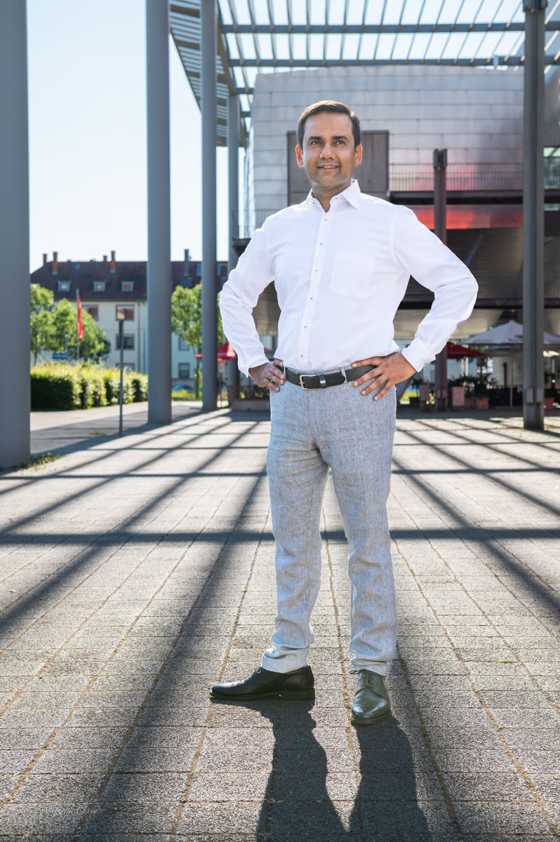 Ganzkörper-Business-Portrait Unternehmer